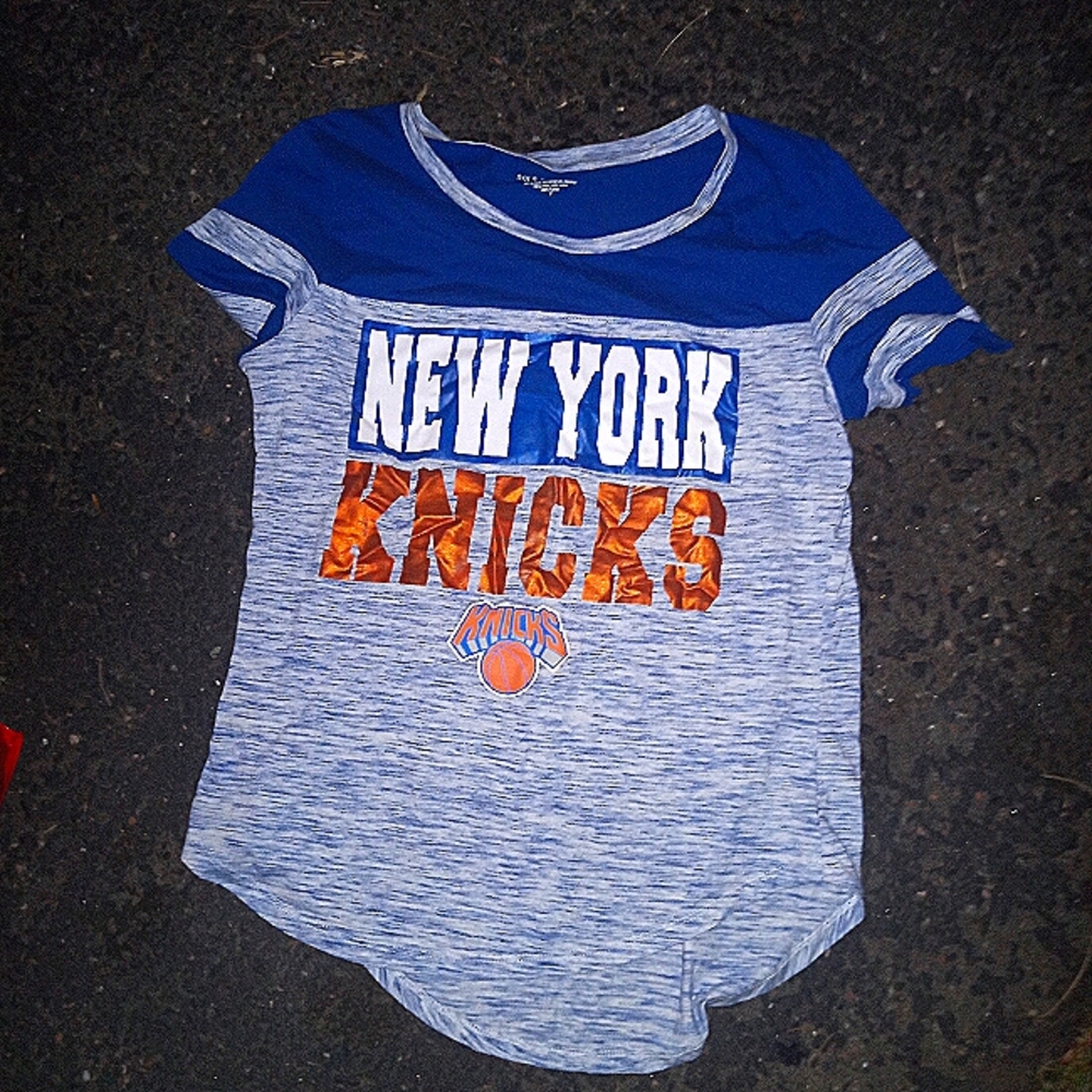 New York Knicks Graphic T-shirt Size Medium